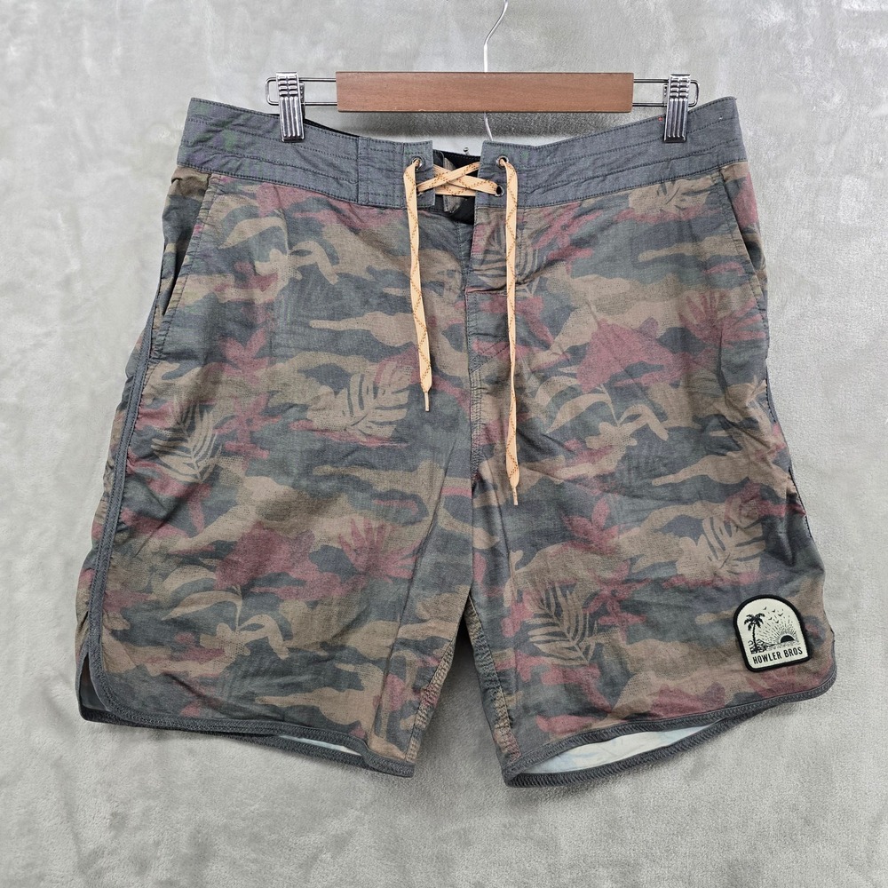 Howler Bros Board Shorts Mens 35 Green Camo Tropical Print Hybrid Stretch Swim